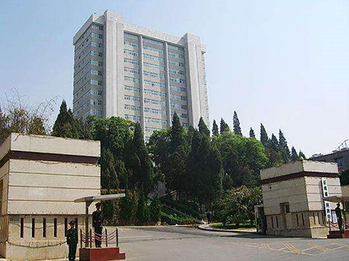 1、云南省人民政府辦公園區(qū)監(jiān)控報(bào)警系統(tǒng)升級(jí)改造項(xiàng)目500px.jpg